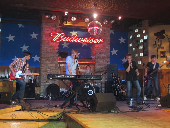 Carter Twins playing at Cadillac Ranch